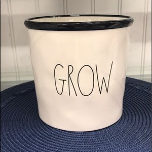 RAE DUNN PLANTER POT